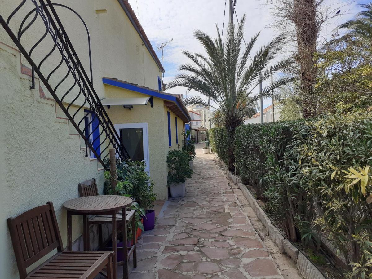 Hostal Oasis Dénia Exterior foto